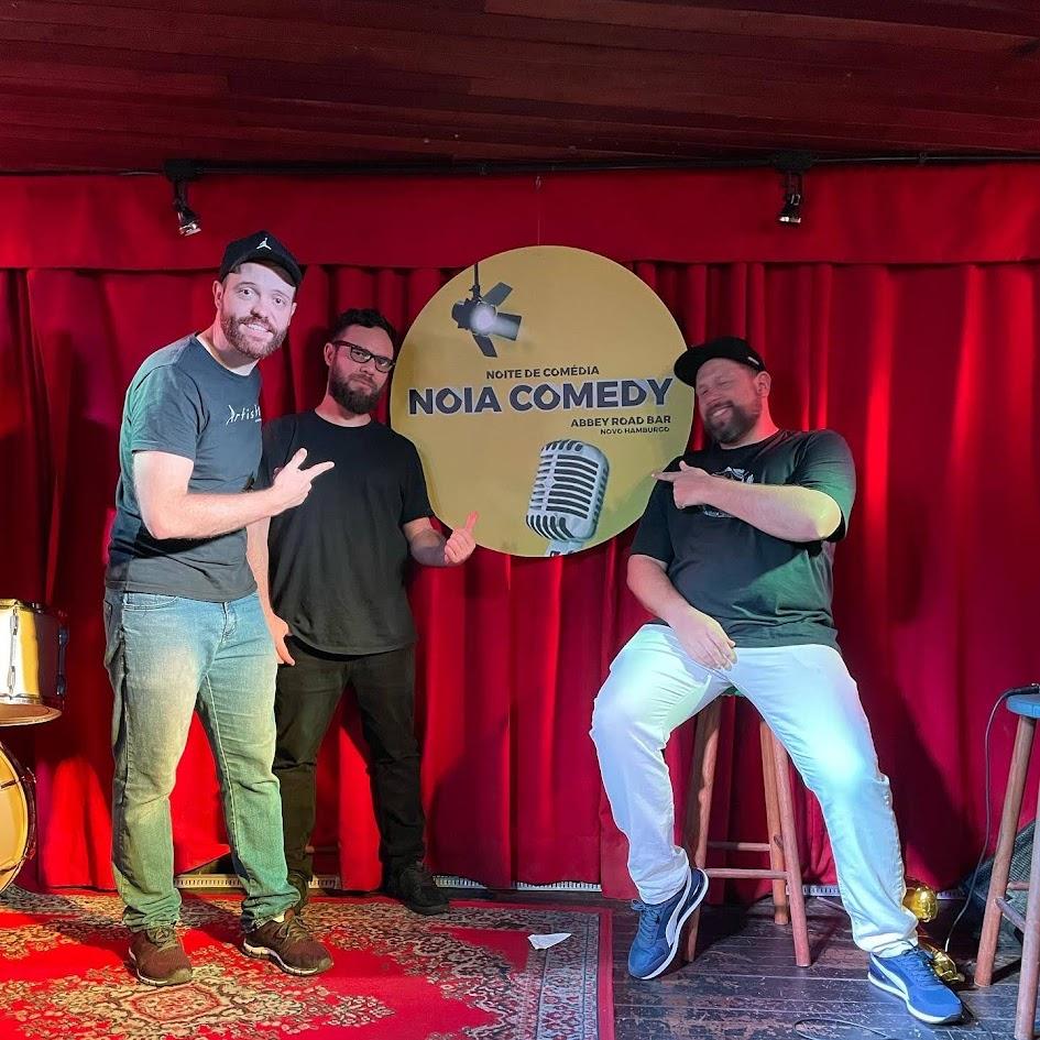 Sor Tiagão, Eduardo Bocão e Tiago Chi no palco